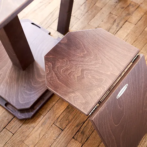 Apericovid | Tavolo Kubo dettaglio sgabello thumb